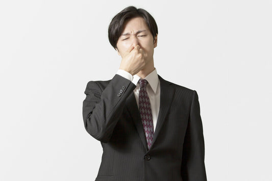 皮脂と体臭の関係｜乾燥が体のニオイを強める理由と対策
